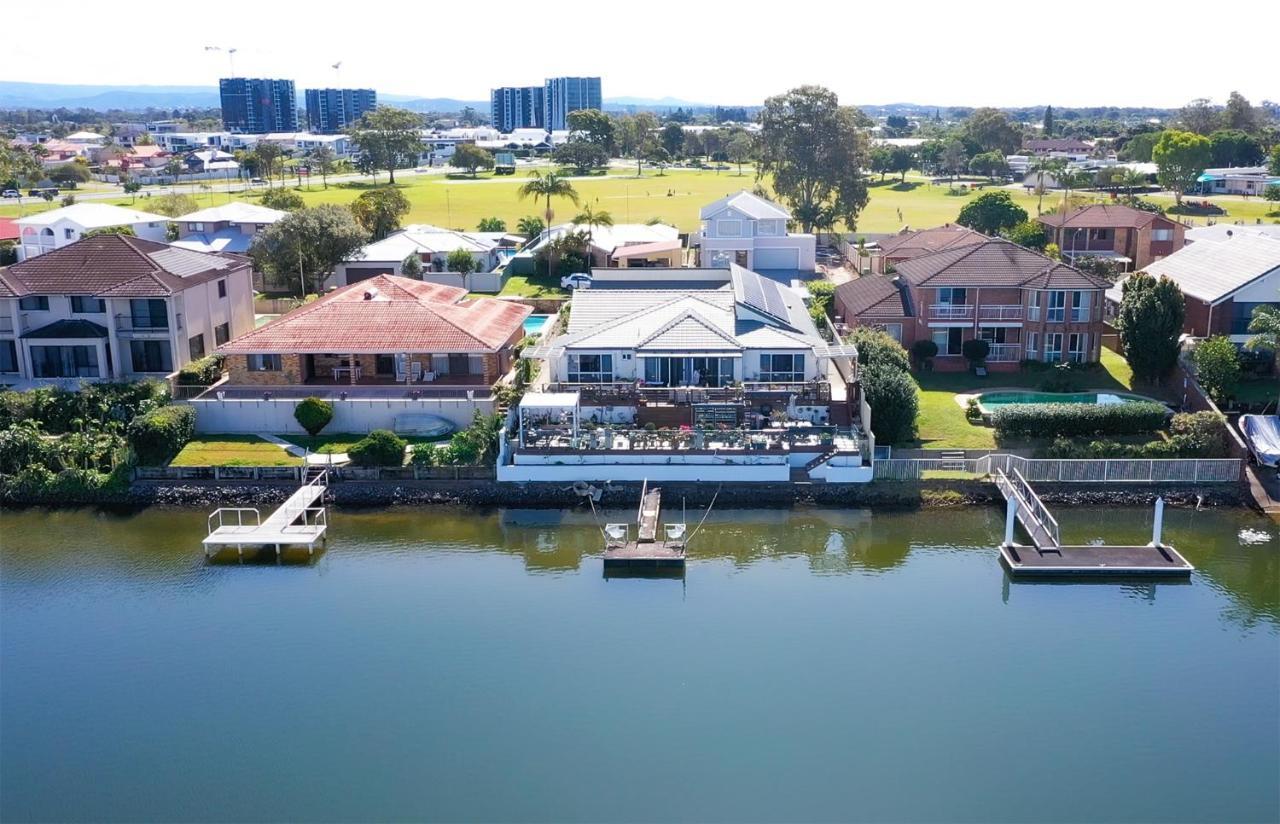 Mermaid Waters Duplex House *
